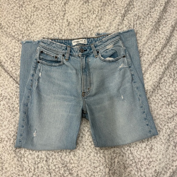 Abercrombie Curve Love the Mom High Rise Jean - Picture 2 of 11